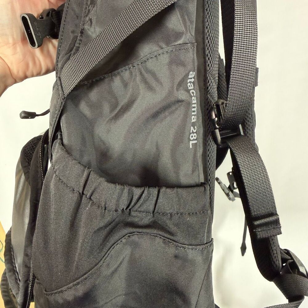 Patagonia black backpack atacama 28L 17x11x7” - Picture 5 of 9